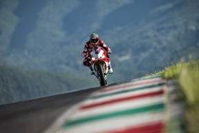 博彩评级网-Rookie北美封神！一己之力掀翻美国队，战术调整引爆全球热议